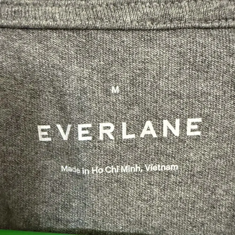Everlane Men's Premium Weight Medium Grey Pocket T-shirt - Picture 3 of 4